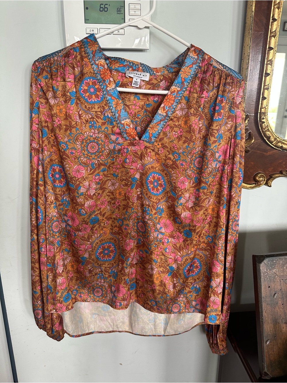 Current Air S- Floral V-Neck Long Sleeve Blouse in Rust Pink Blue
